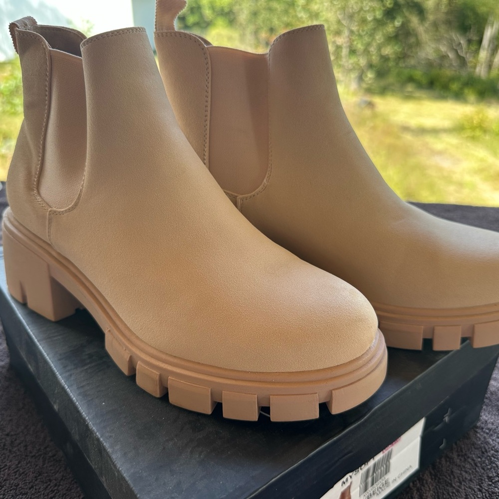 Stylish Tan Ankle Boots